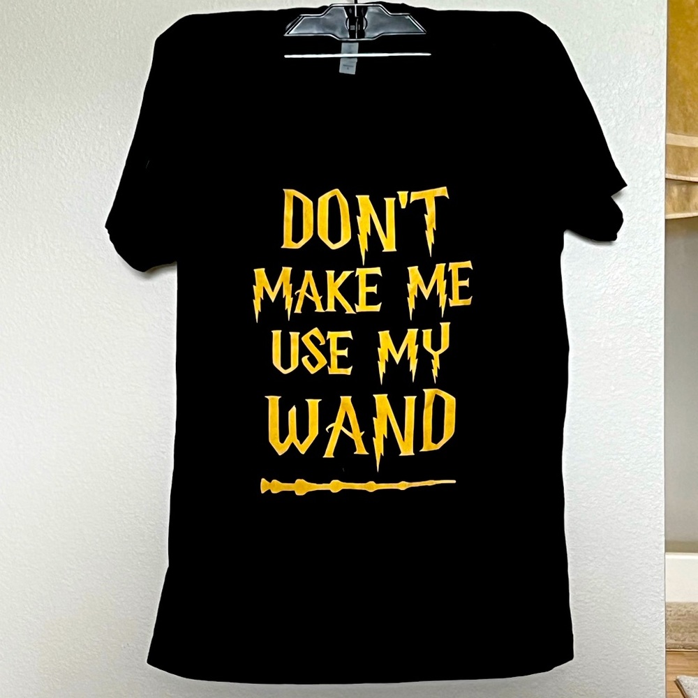 5/$40 - Harry Potter Graphic Tee - Size L